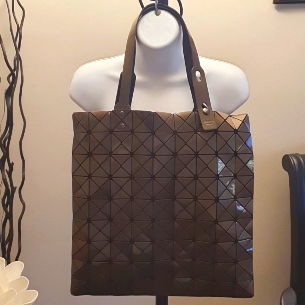 Beautiful Issey Miyake tote handbag.